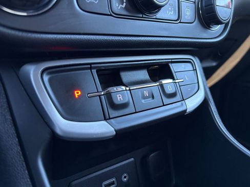 Used 2022 GMC Terrain SLE w/ Driver Convenience Package image 25