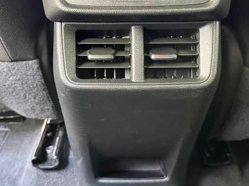 Used 2025 Chevrolet Equinox LT FWD image 21