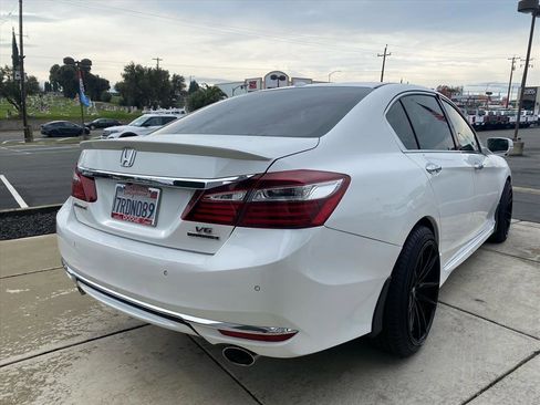 Used 2016 Honda Accord Touring image 7