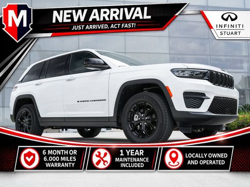 Used 2025 Jeep Grand Cherokee Altitude RWD image 1