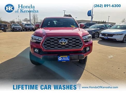 Used 2022 Toyota Tacoma TRD Off-Road w/ Technology Package image 7