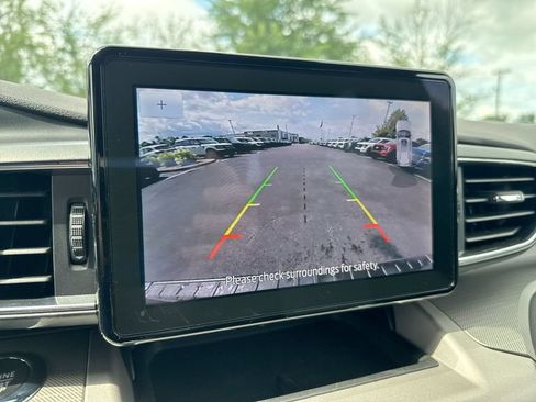 Used 2024 Ford Explorer XLT w/ Equipment Group 202A AWD/4WD image 15