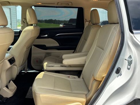 Used 2016 Toyota Highlander Limited FWD image 8