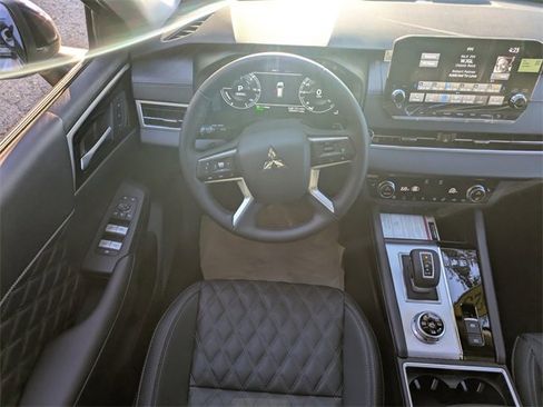 New 2025 Mitsubishi Outlander SEL image 18