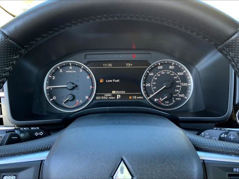 Used 2025 Mitsubishi Outlander SE FWD image 19