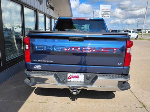 Used 2022 Chevrolet Silverado 1500 LT AWD/4WD image 5