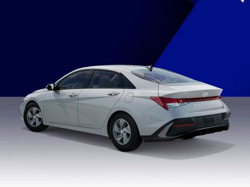 New 2026 Hyundai Elantra SE FWD image 5