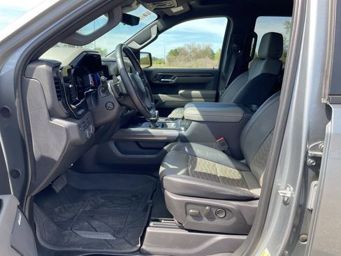 Used 2024 Chevrolet Silverado 1500 ZR2 w/ Technology Package image 11