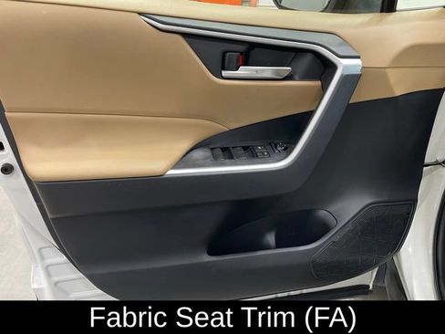 Used 2019 Toyota RAV4 XLE AWD/4WD image 17