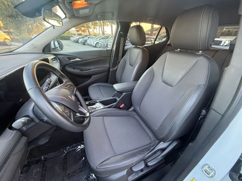 Used 2025 Buick Encore GX Preferred image 32