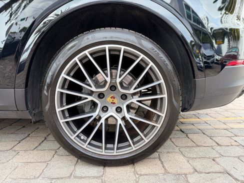 Used 2020 Porsche Cayenne S AWD/4WD image 23