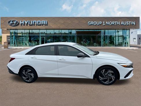 New 2025 Hyundai Elantra Sport FWD image 8