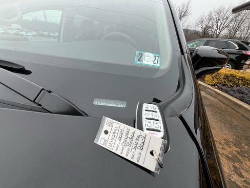 Used 2024 Chrysler Pacifica Touring-L FWD image 37