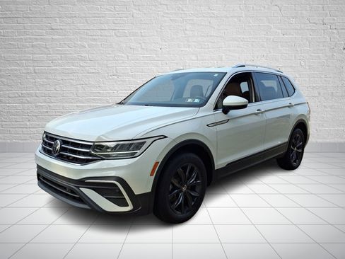 Used 2024 Volkswagen Tiguan SE AWD/4WD image 3