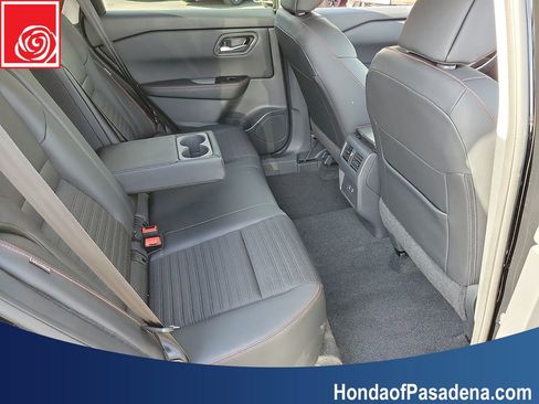 Used 2025 Nissan Rogue SV image 25