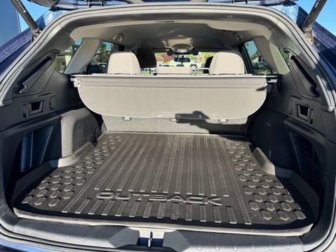 Used 2020 Subaru Outback Premium image 7