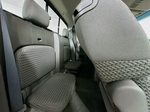 Used 2010 Nissan Frontier SE w/ SE Value Truck Pkg image 28