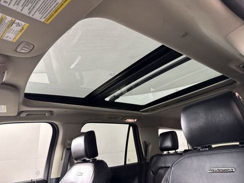 Used 2018 Ford Expedition Platinum image 19