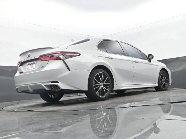 Used 2024 Toyota Camry SE FWD image 11