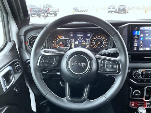 Used 2025 Jeep Wrangler Unlimited Rubicon w/ Convenience Group AWD/4WD image 11