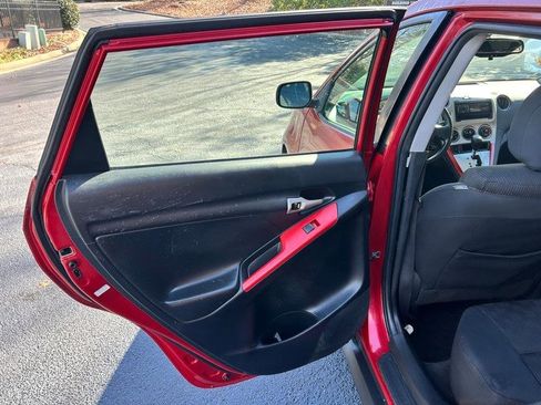 Used 2010 Pontiac Vibe w/ Preferred Package image 31