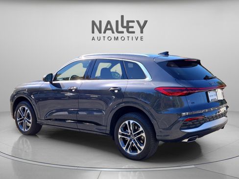 Used 2025 Audi Q5 Premium w/ Convenience Package image 4