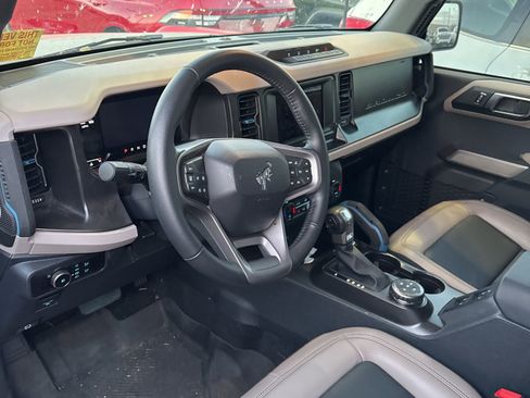 Used 2023 Ford Bronco Wildtrak image 5