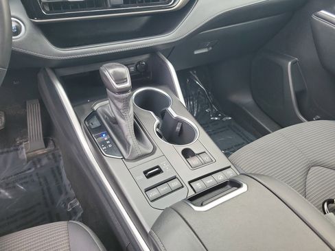 Certified 2020 Toyota Highlander LE image 13