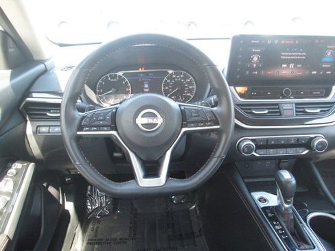 Used 2024 Nissan Altima 2.5 SR w/ SR Premium Package image 15