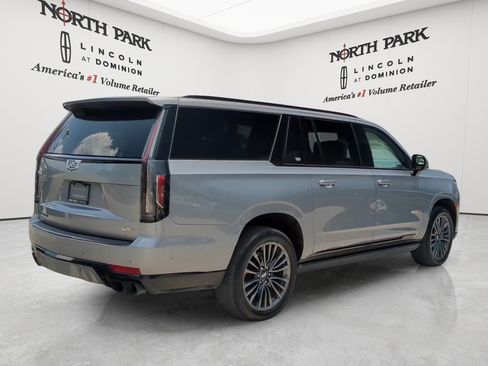 Used 2023 Cadillac Escalade ESV V w/ LPO, ONYX Package AWD/4WD image 5
