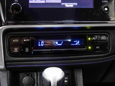 Used 2018 Toyota Corolla FWD image 23