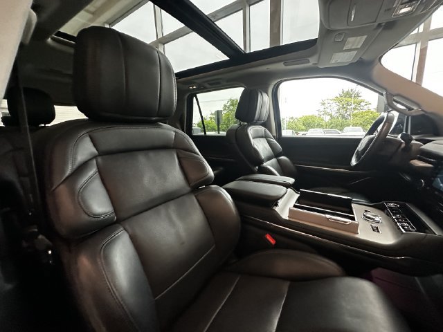 Certified 2025 Lincoln Navigator Reserve AWD/4WD image 34