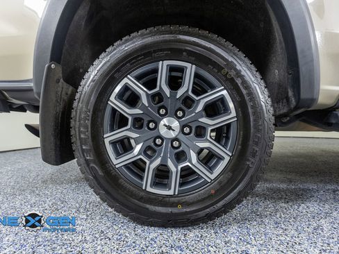 Used 2024 Chevrolet Colorado Z71 w/ Z71 Convenience Package 2 AWD/4WD image 45