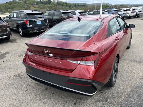 Used 2025 Hyundai Elantra Sport FWD image 9