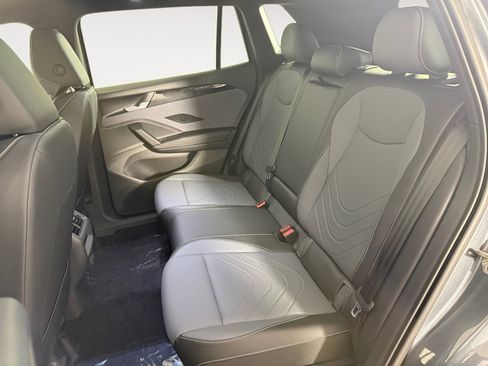 New 2026 Volkswagen Tiguan SE R-Line AWD/4WD image 9