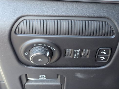 Used 2024 Jeep Grand Wagoneer L Series III image 33