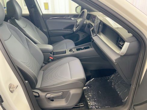 New 2026 Volkswagen Tiguan SE R-Line AWD/4WD image 30