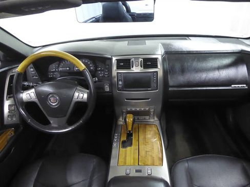 Used 2004 Cadillac XLR RWD image 17