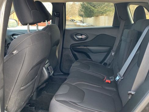 Used 2015 Jeep Cherokee Latitude w/ Cold Weather Group image 27