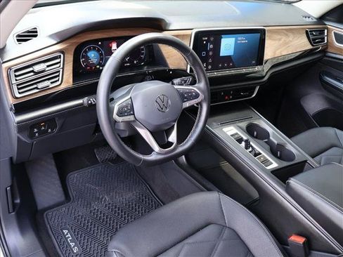 Used 2024 Volkswagen Atlas SE FWD image 10