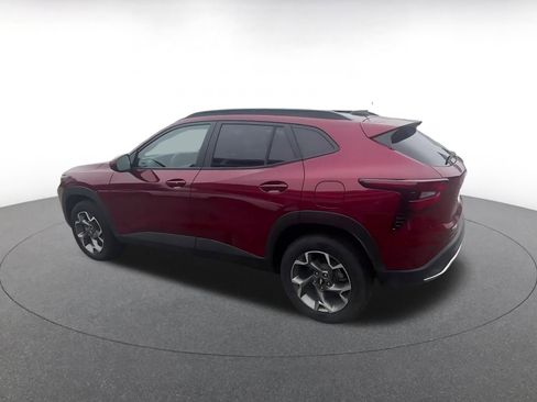 Used 2025 Chevrolet Trax LT w/ LT Convenience Package image 15