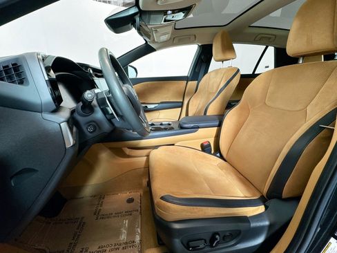 Used 2023 Lexus RZ 450e Premium image 18