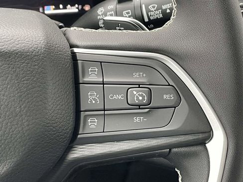 New 2025 Jeep Grand Cherokee Altitude image 32