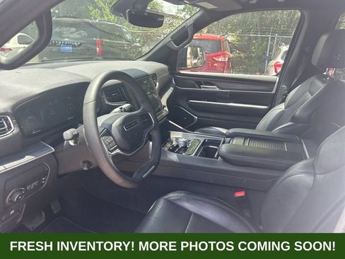 Used 2024 Jeep Wagoneer Series II w/ Flexible Seating Group RWD image 8