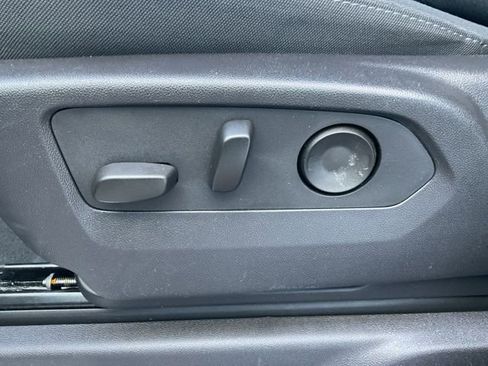 Used 2024 Chevrolet Silverado 1500 LT image 31