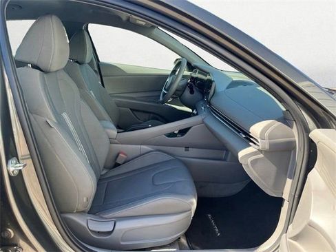 Used 2024 Hyundai Elantra SEL image 30