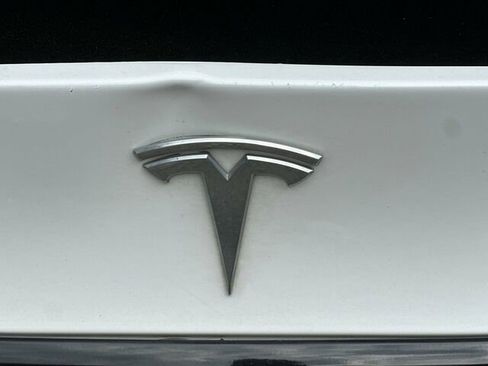 Used 2022 Tesla Model X image 33