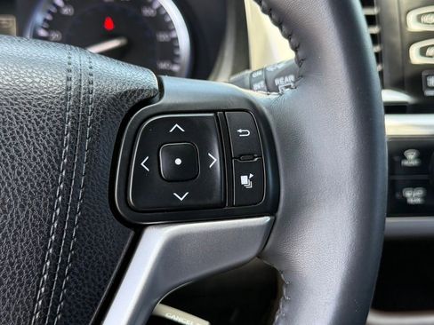 Used 2016 Toyota Highlander Limited FWD image 26
