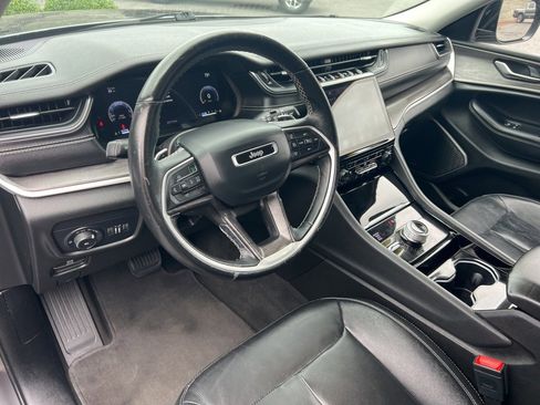 Used 2022 Jeep Grand Cherokee L Limited image 2