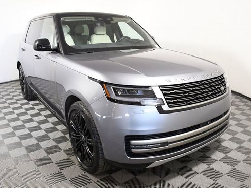 Used 2025 Land Rover Range Rover Long Wheelbase SE image 9